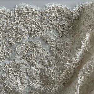 2.8 metres of high quality vintage ivory lace. 85cm wide. Made in France.